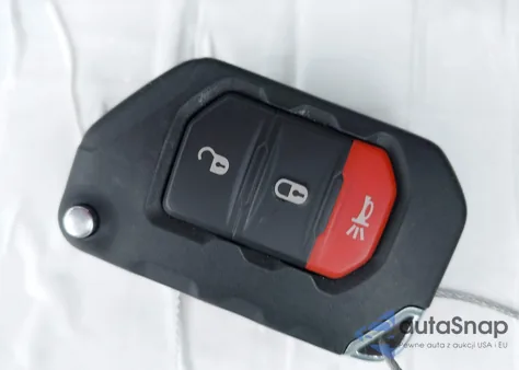 2021 Jeep Wrangler Unlimited Rubicon 4X4 z USA, uszkodzony, nr VIN 1C4HJXFNXMW744400